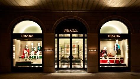 negozio prada ginevra|Prada boutique Ginevra: inaugurato il nuovo flagship store, le foto.